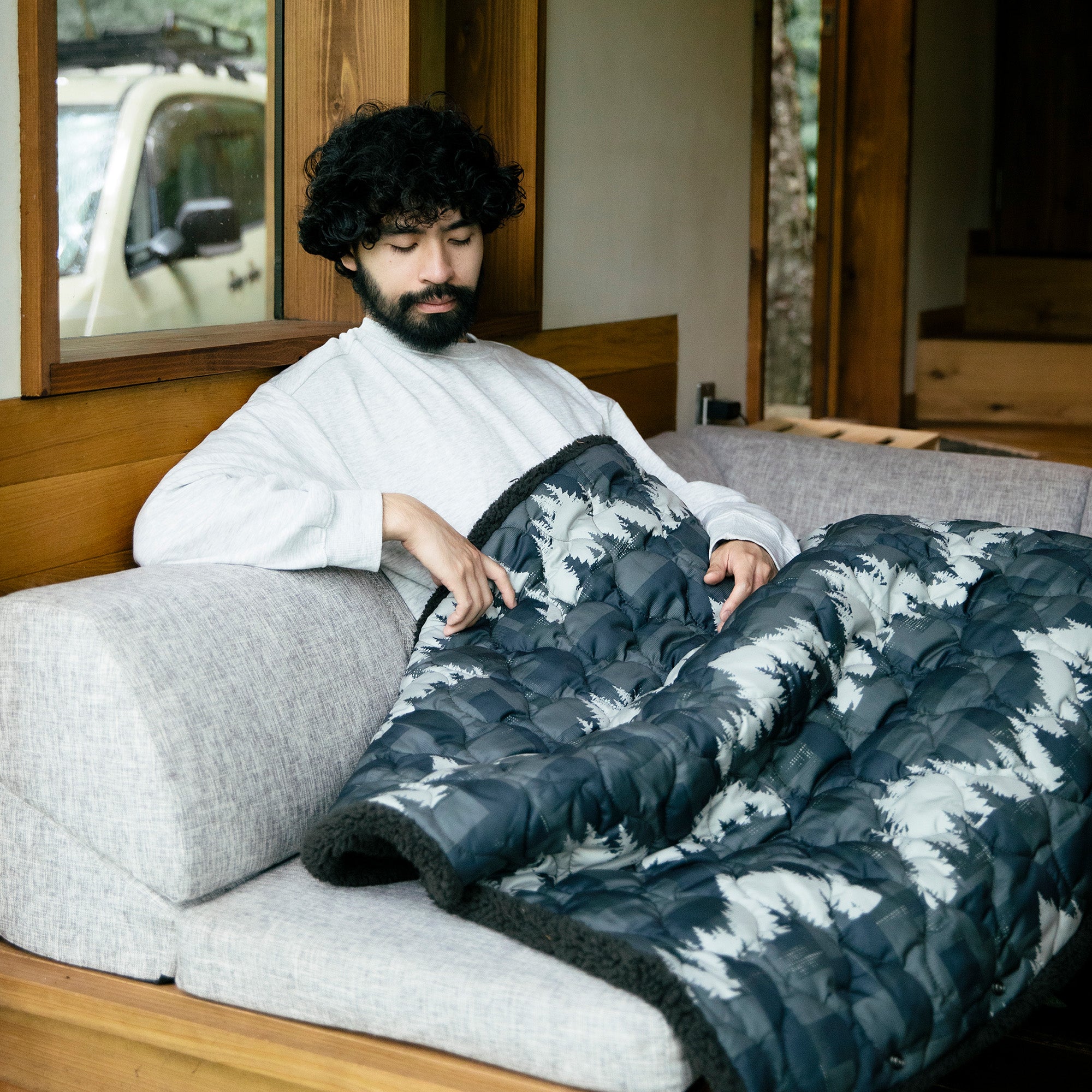 2025 LUGH 魔法瓶ブランケットEDGE Sサイズ (新6層/ W発熱)