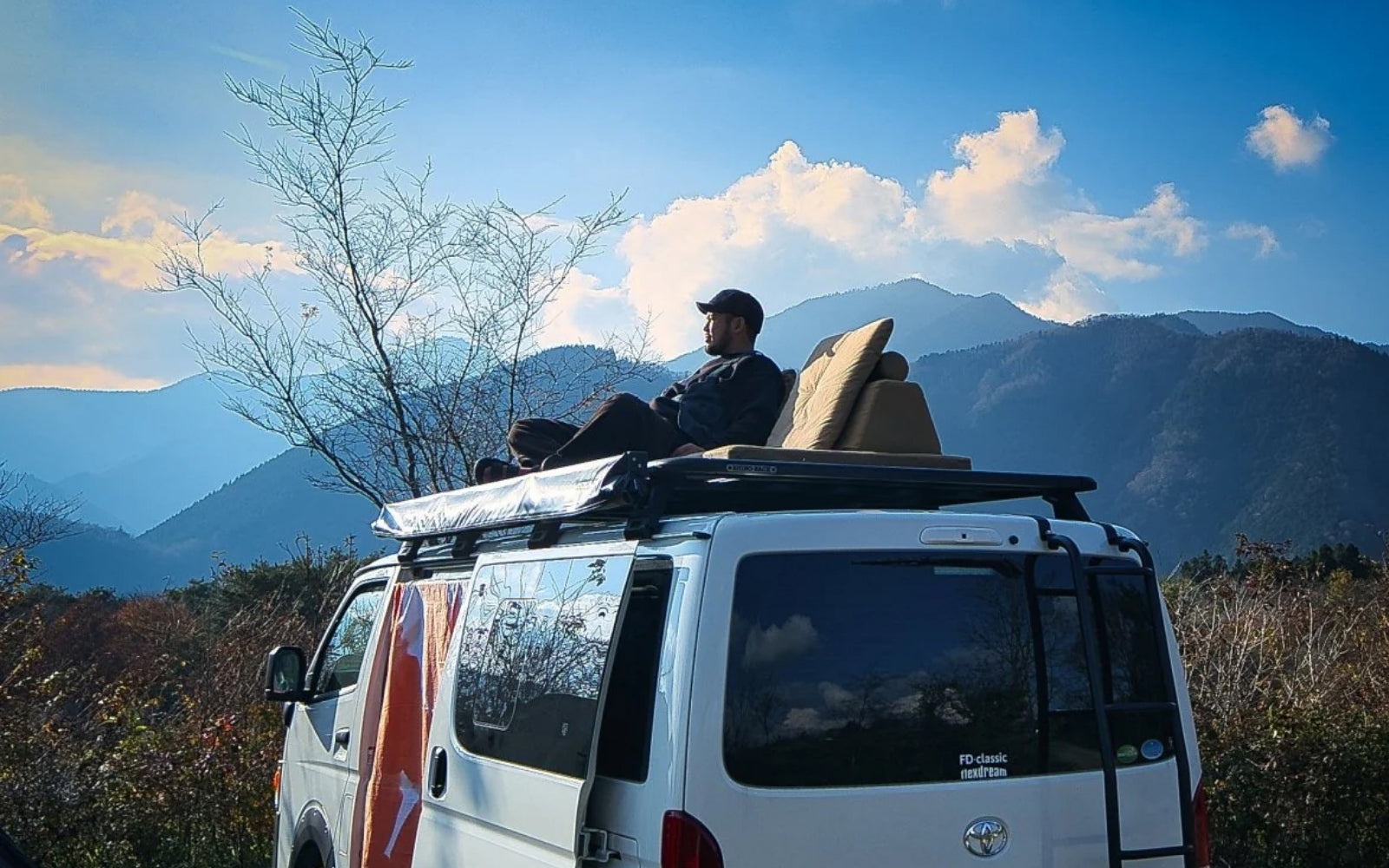 vanlife_people_07_main.jpg?v=