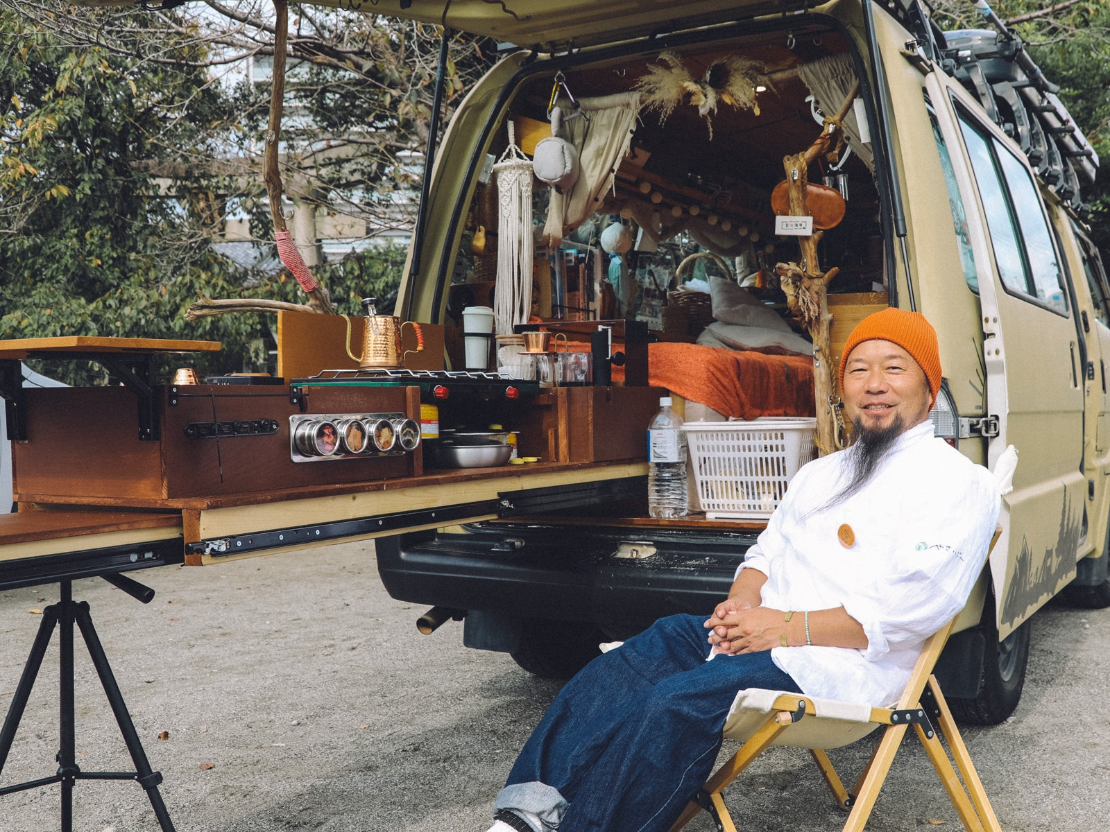 VANLIFE PEOPLE #09｜バンライフ（車中泊）＆ マツダボンゴバン｜LUGH