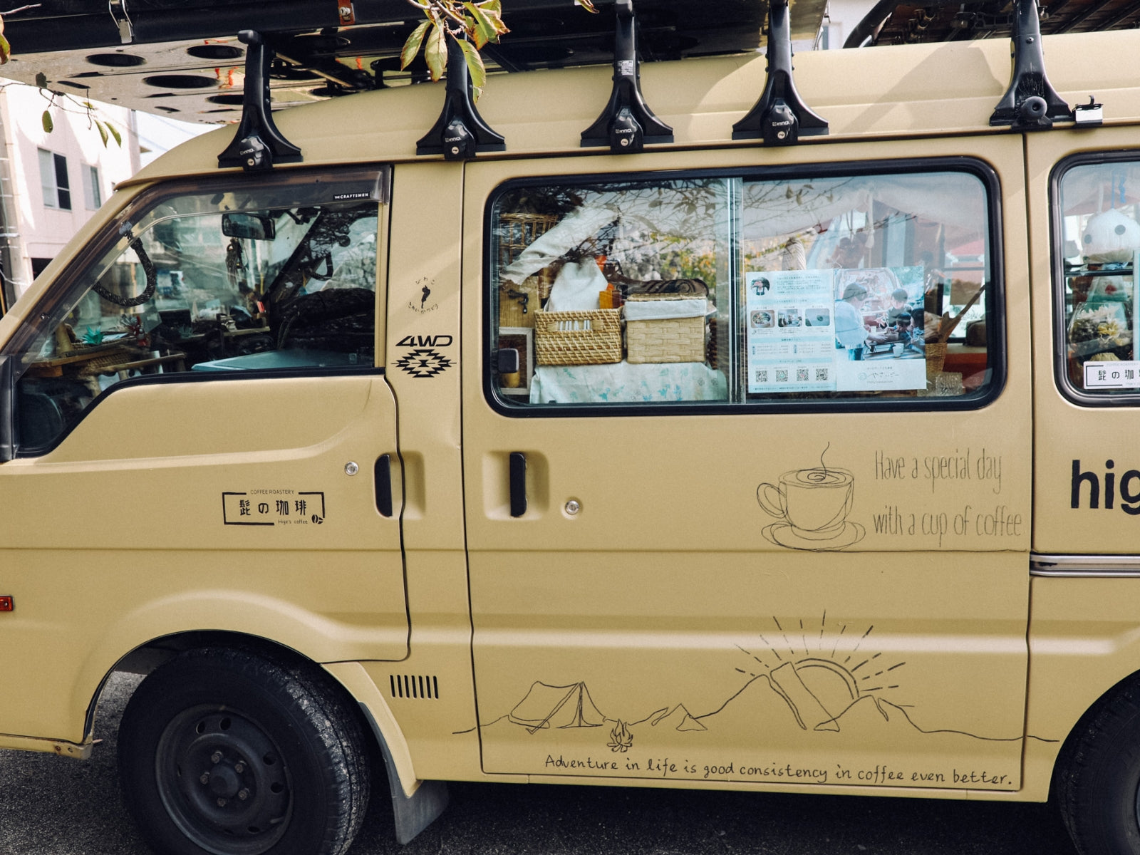 VANLIFE PEOPLE #09｜バンライフ（車中泊）＆ マツダボンゴバン｜LUGH
